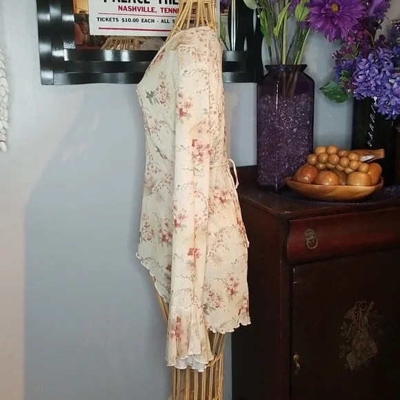 Vintage ENT Entrancy Medium Cream with Mauve, Burgundy & Green Flowers Blouse - Picture 2 of 9